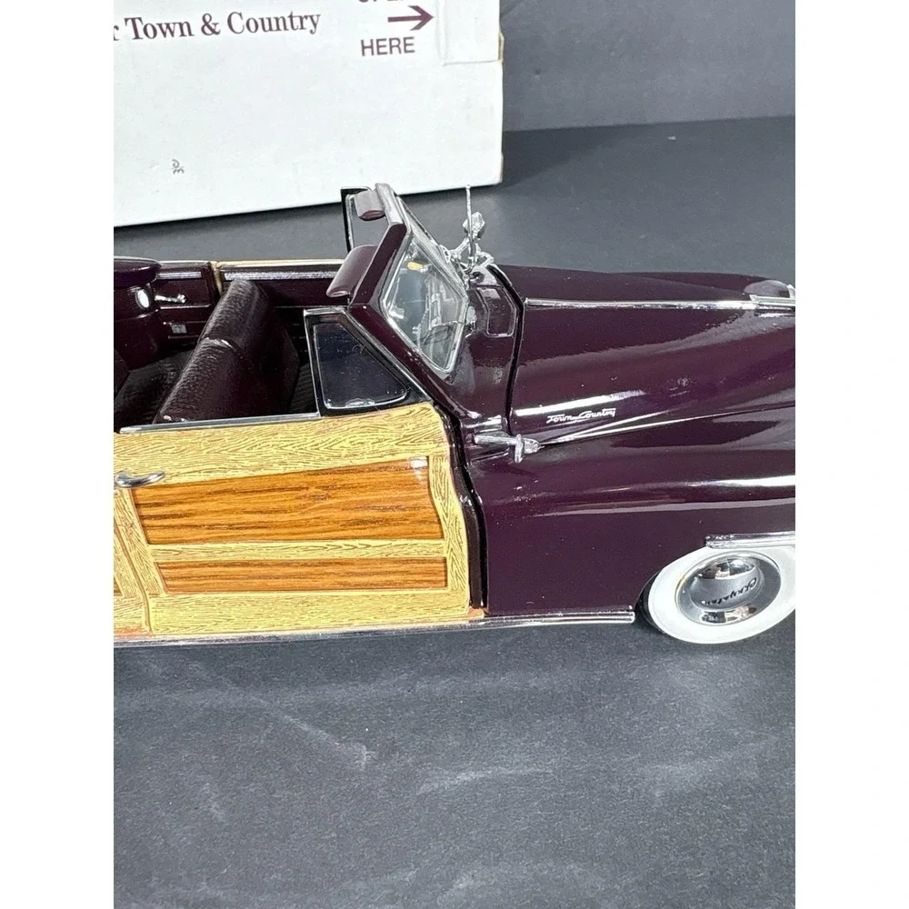 1948 Chrysler Town & Country - Danbury Mint - 1:24 DIECAST